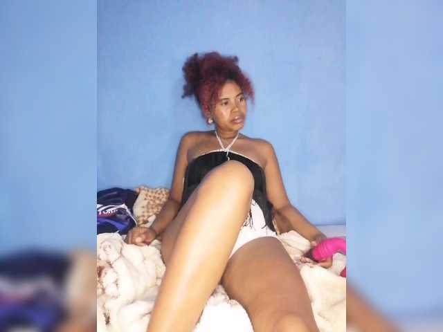 Noellah BongaCams Model