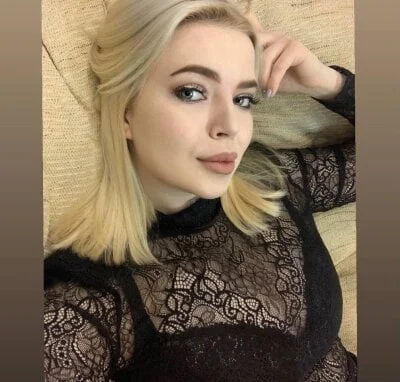 LovlyBambi Stripchat Model