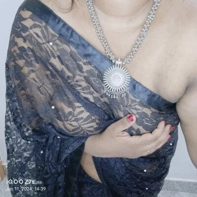 Malluivaniya Stripchat Model